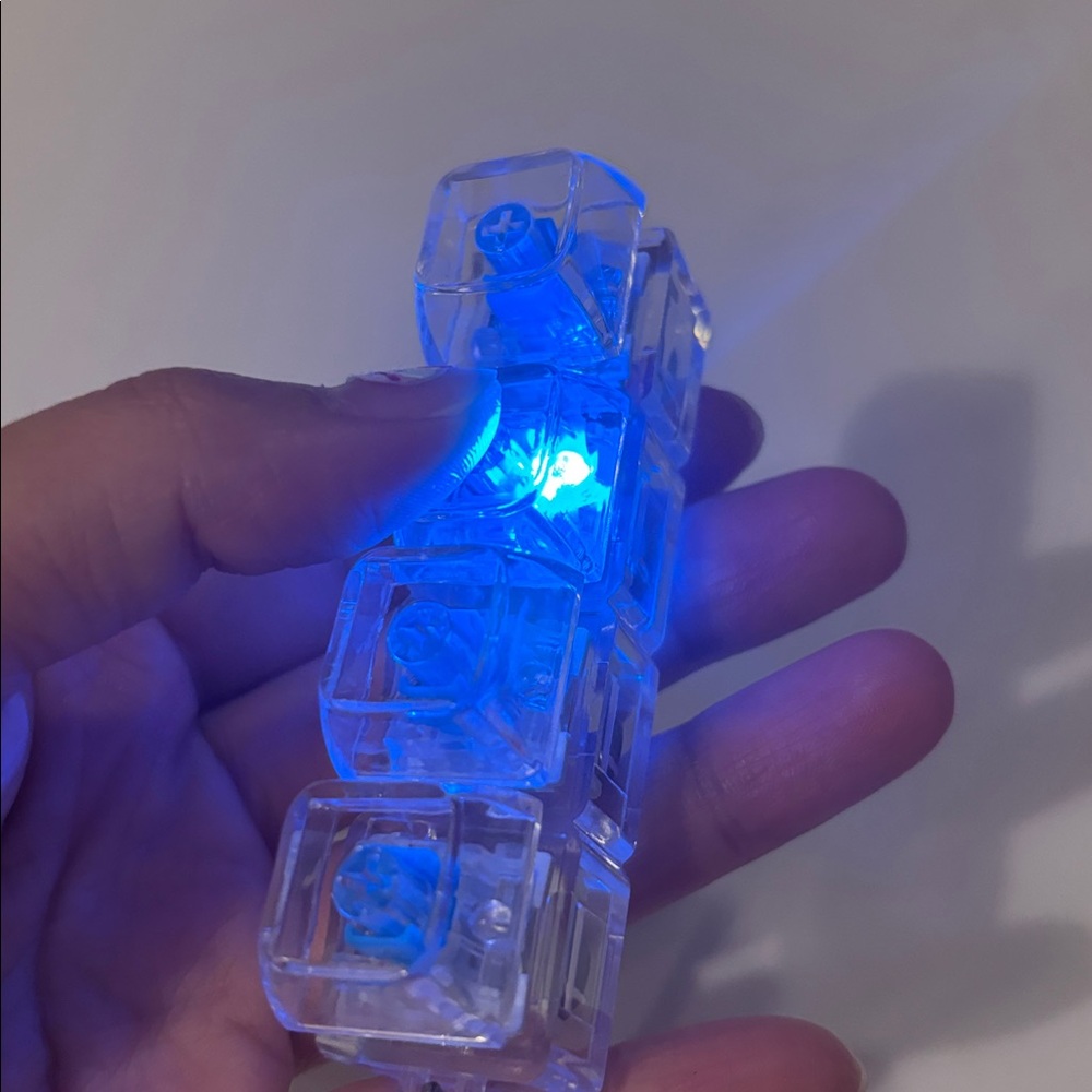 🌈 LED Mechanical Keyboard Fidget Keychain – Click, Glow & Go! - Picture 10 of 12